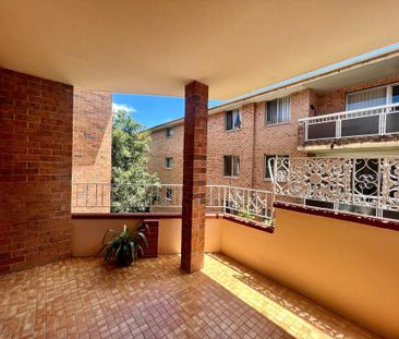 Sunlit Two Bedroom Apartment - Photo 4