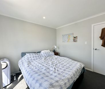 Modern 2-bedroom Townhouse in Wallaceville - Photo 3