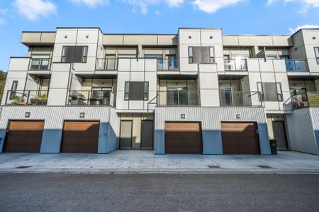 PET FRIENDLY Modern Townhome - Photo 3