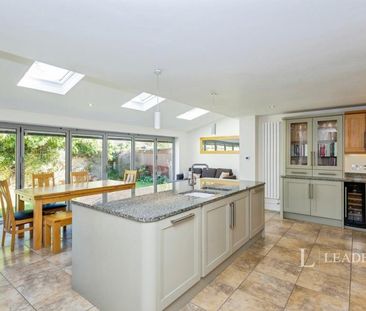 4 bedroom house to rent Fern Drive, Havant, Hampshire, PO9 - Photo 6