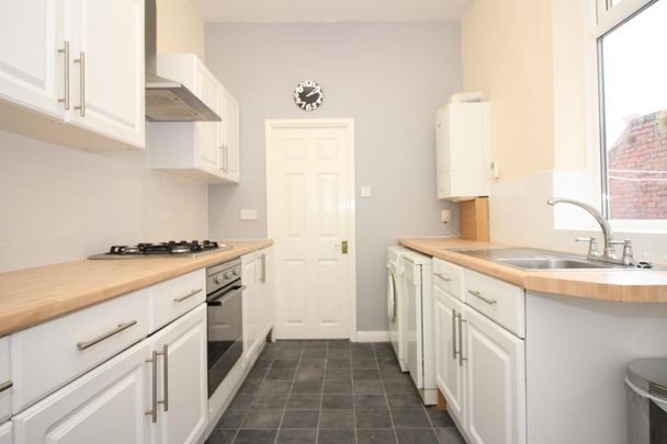 2 bedroom Flat to rent in Sandringham Road, South Gosforth, Newcastle upon Tyne - Photo 1