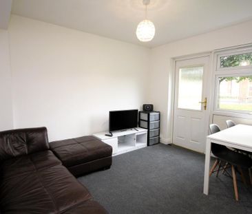 4 bedroom terraced house to rent - Photo 3