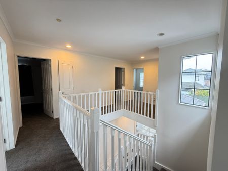 4 Bedroom Property with 2 Lounges&excl;&excl; - Photo 2