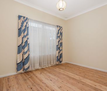 Stunning Family Home with Pool - Photo 2