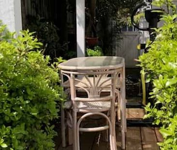 Lovely centrally located Villa. - Photo 3