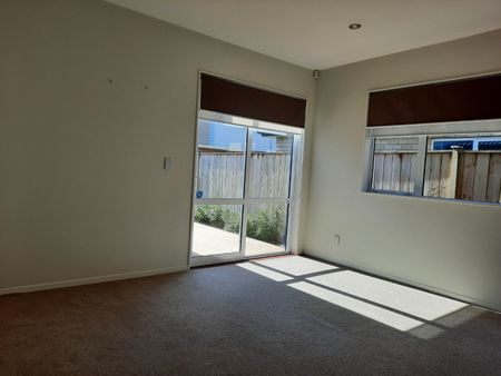 Beautiful Large Family Home - Photo 3