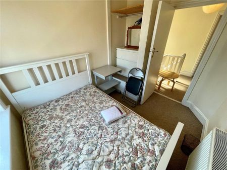 5 bedroom detached house to rent - Photo 2