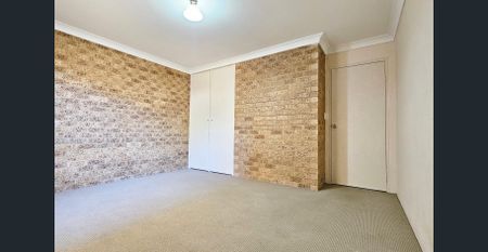 Comfortable Two-Bedroom Unit With A Courtyard - Photo 3