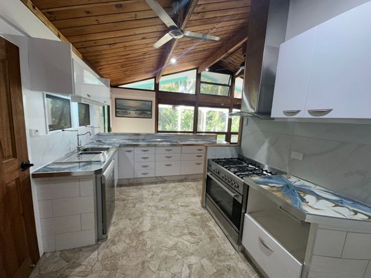 3 Kataryn Avenue, Grasstree Beach - Photo 1