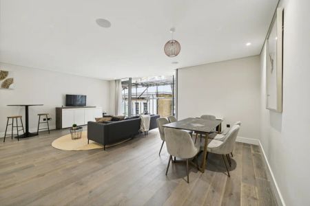 2 bedroom flat in London - Photo 4