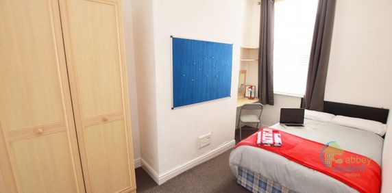 Room 2 - Photo 2