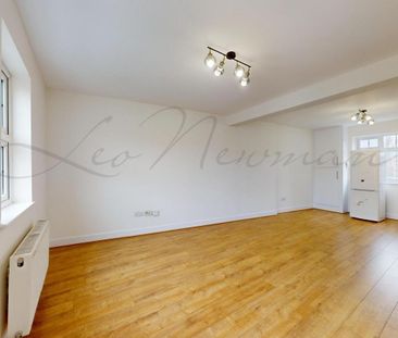 The Promenade, Edgware, HA8 - Photo 1