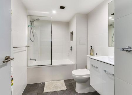 "City Living, New Farm Vibes-Your Ideal Urban Retreat." - Photo 5