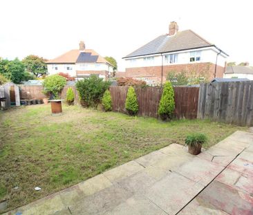 3 bedroom end of terrace house to rent - Photo 2