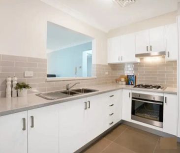 “Oversized apartment with double garage in a prime location” - Photo 4