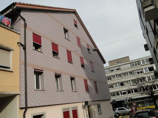 Zu vermieten per Sofort oder nach Vereinbarung: Zentrale 1.5 Zi-Wohnung in Biel/Bienne - Photo 1