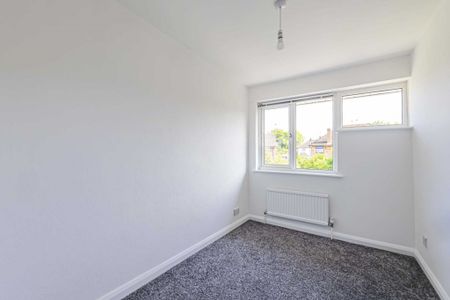 3 bed Terraced for rent - Photo 3