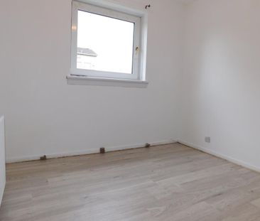 3 bedroom flat to rent - Photo 4