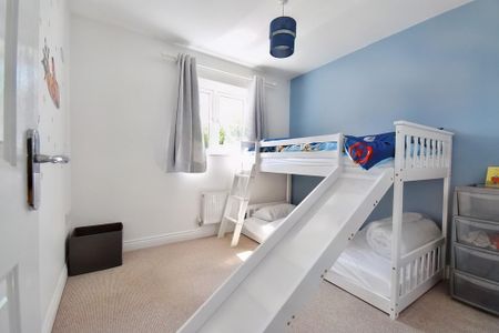 3 bedroom end of terrace house to rent - Photo 2