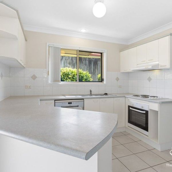 3-Bedroom Townhouse with Double Lock-Up Garage - Photo 1