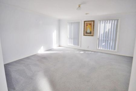 Ideal Family Home - Photo 2