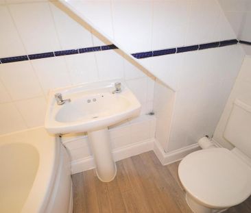 3 bedroom flat to rent - Photo 4