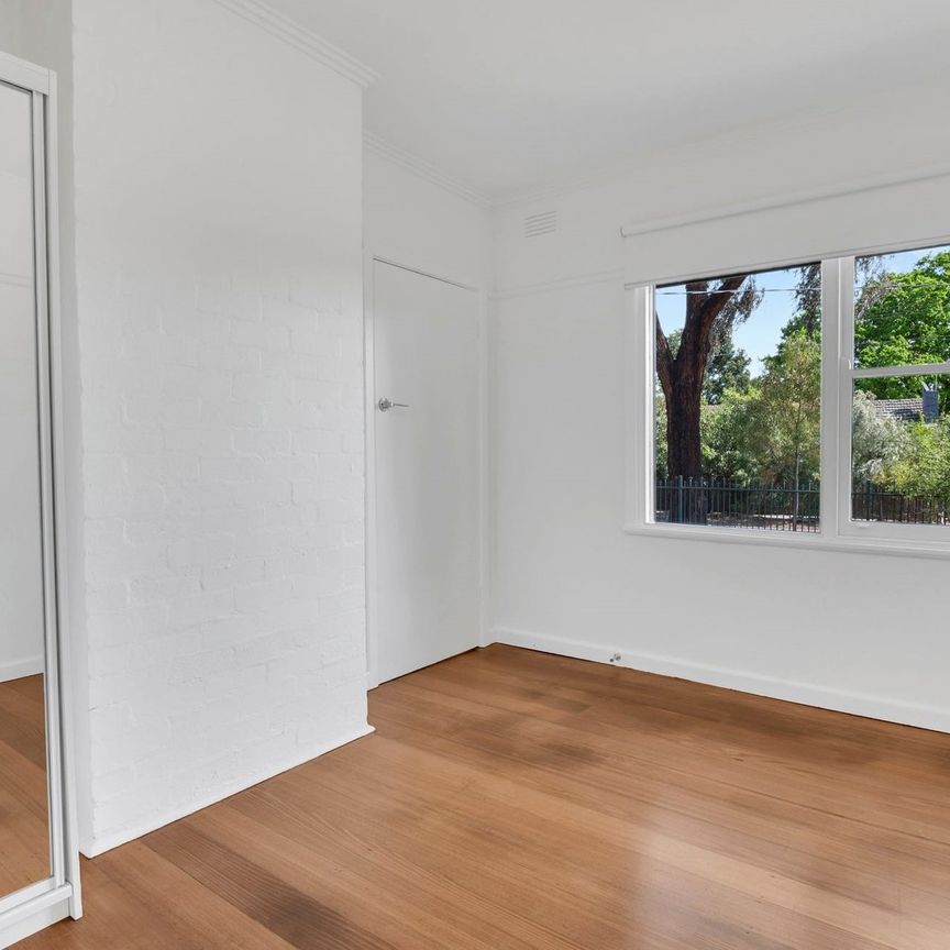 Comfortable Family Home in a Well-Connected Heidelberg West Location - Photo 1