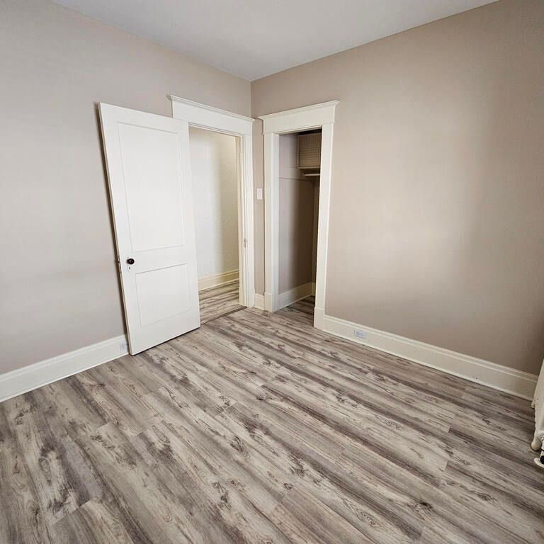 **SPACIOUS 3 BEDROOM MAIN UNIT IN ST. CATHARINES** - Photo 1