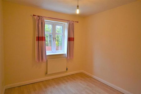 3 bedroom link detached house to rent - Photo 5
