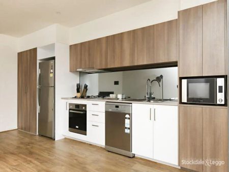 “LARGE FURNISHED 3 BEDROOM APARTMENT, GREAT VIEWS!” - Photo 3