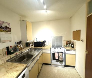 1 Bed Flat, Pines Court, SW19 - Photo 1