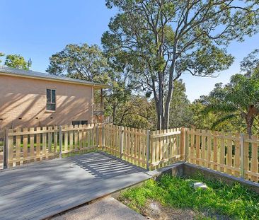 RENOVATED DELIGHT - SPACIOUS FAMILY HOME IN PRIME LAKESIDE LOCATION - Photo 5