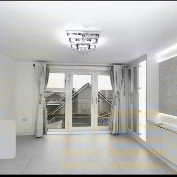 4 bedroom terraced house to rent - Photo 1