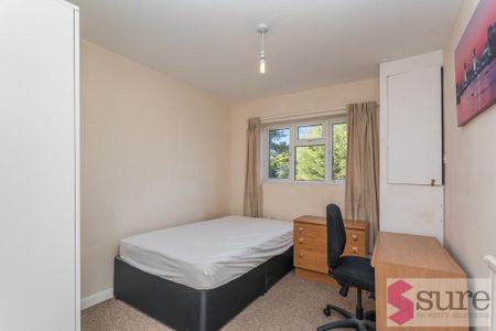 4 bedroom semi-detached house to rent - Photo 4