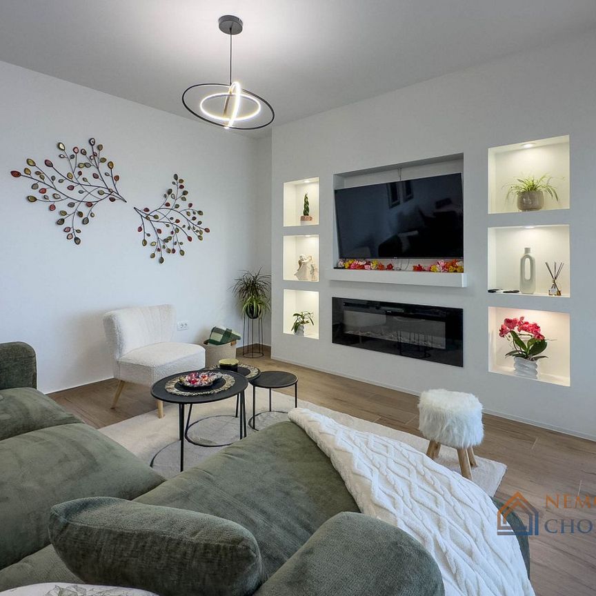 Pronájem domu 235 m² s pozemkem 235 m² - Fotografie 1