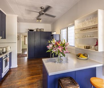 4 Bedroom, 2 Bathroom Home with a Pool - Photo 3