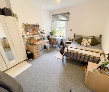 To Rent Southcote Road, Springbourne, Bournemouth, BH1 £2,160 pcm T... - Photo 3