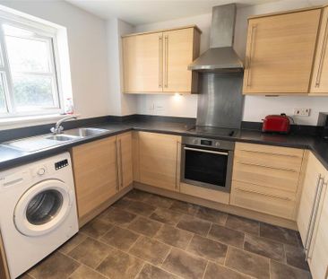 2 bedroom ground floor flat to rent - Photo 2