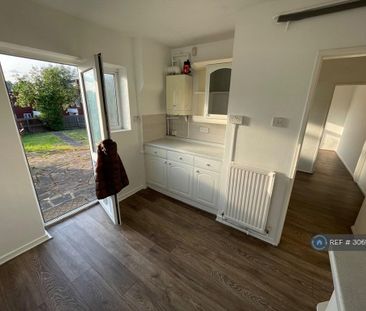 2 bedroom maisonette to rent - Photo 3