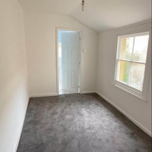 Price £550 pcm - Available 22/01/2026 - Furnished - Photo 2