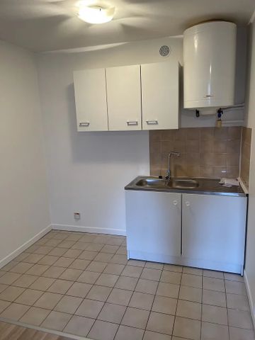 Location Appartement 1 pièce 32m² TOURNAN EN BRIE 77220 - Photo 3