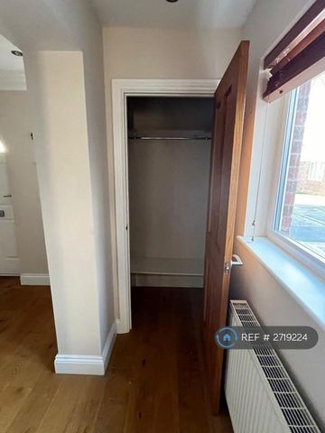 5 bedroom detached house to rent - Photo 3