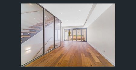 Spacious Three-Story Town house in Green Square For Rent - Photo 2