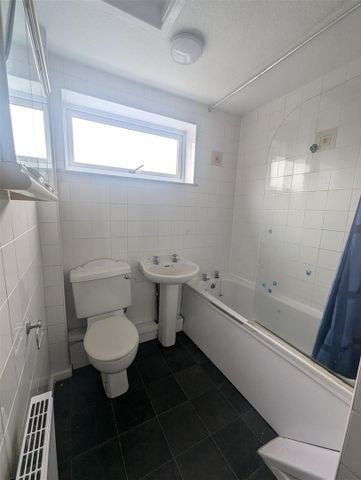 3 Beds - Detached house - - Photo 5