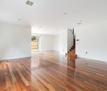 17B Park Crescent, Bentleigh VIC 3204 - Townhouse For Rent | Domain - Photo 3