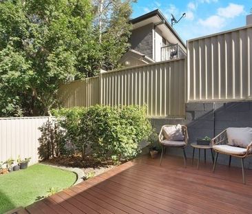 Sought After Townhouse with Great Outlook Offers Modern and Conveni... - Photo 3