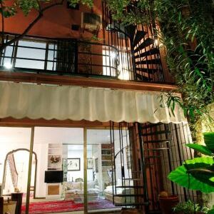 Exclusive Property of 200 m2 in an ideal location! In a private passage! - Photo 1