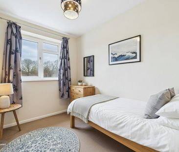 3 bedroom Maisonette in Yorktown Road, Sandhurst - Photo 3