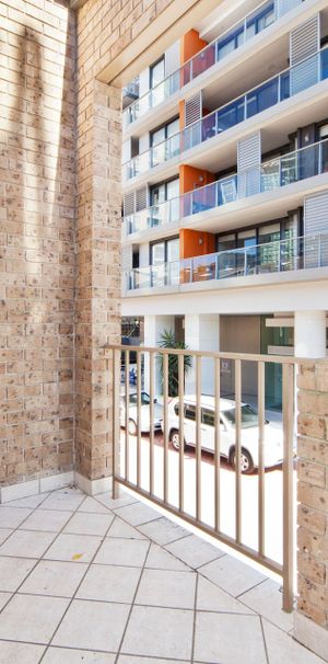 Loft-Style Apartment in the Heart of Chatswood &ast;&ast; Available 25&sol;10&sol;24 &ast;&ast; - Photo 1