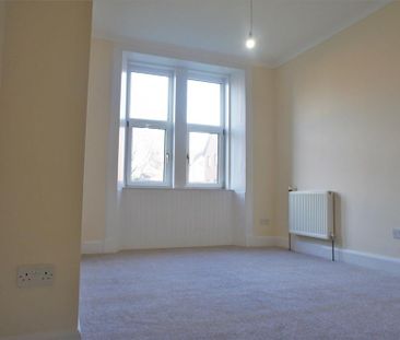 3 bedroom flat to rent - Photo 4
